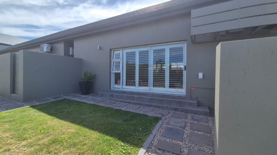 To Let 6 Bedroom Property for Rent in Num Num Cape Estate Western Cape